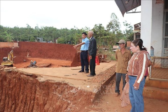 Đồng Nai dừng thi công đoạn đường khiến nhà dân chênh vênh mép vực