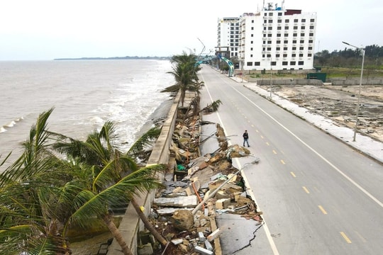 Kè biển Hải Tiến tan hoang nhiều tháng, nguy cơ "lỡ hẹn" mùa du lịch