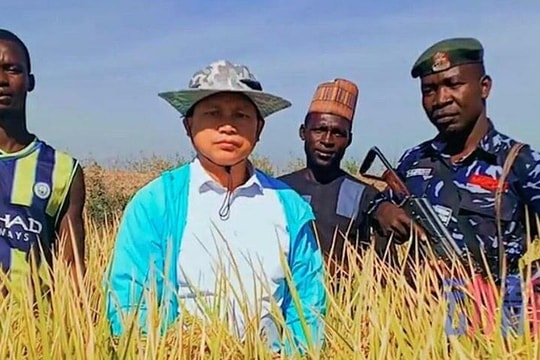 Lão nông Trung Quốc được cảnh sát bảo vệ 24/24