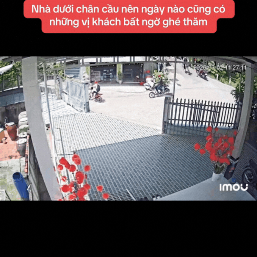 Ngôi nhà thường xuyên 'đón' khách lạc tay lái dưới chân cầu