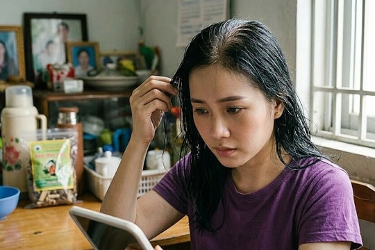 Vì sao tóc dễ rụng khi trời nồm ẩm?