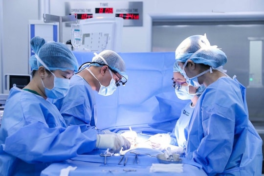 Bé trai sinh non bị thoát vị bẹn