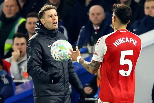 HLV Brighton: 'Arsenal câu giờ quá nhiều'