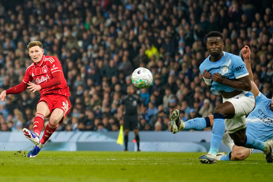 Man City bị chia điểm ở Ngoại hạng Anh