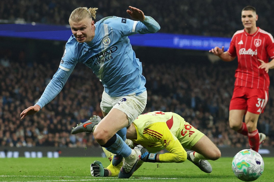 Silva: 'Man City đã quen nhận quyết định bất lợi từ trọng tài'