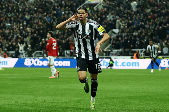 Man Utd thua trận đầu dưới thời Carrick