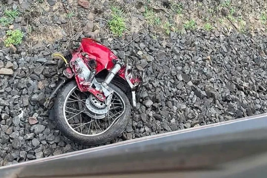 'Tâm lý nào khiến nhiều người vượt rào, coi thường tàu hỏa?'