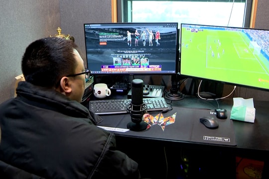 Bình luận viên 'Anh Thỏ' của Xôi Lạc TV nhận thù lao 300.000 đồng mỗi trận