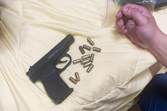 'Trùm' tín dụng đen dí súng ép giám đốc ngân hàng ký giấy nợ