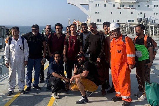 Thuyền viên Việt Nam cứu nạn tàu quốc tế bị bắn trên vịnh Oman