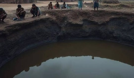 Bé gái bị đuối nước, 5 người nhảy xuống cứu, tất cả đều tử vong