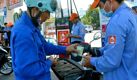 Giá xăng dầu tăng rất mạnh, có mặt hàng tăng tới hơn 7.100 đồng/lít
