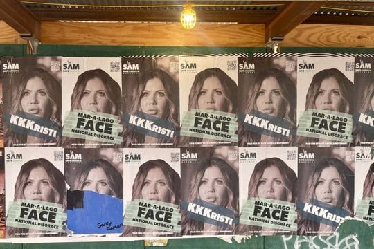 Tổng thống Trump sa thải thành viên đầu tiên trong nội các