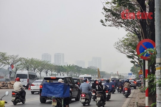 Đường Võ Chí Công thi công gây ùn tắc giờ cao điểm