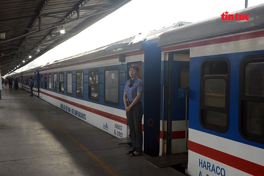 Sà lan đâm cầu Ghềnh làm tuyến đường sắt Bắc - Nam qua khu vực Biên Hòa tê liệt