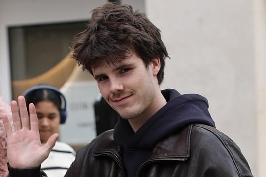 Em trai mong làm hòa với Brooklyn Beckham