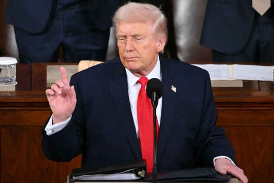 24 bang kiện thuế nhập khẩu 10% của ông Trump