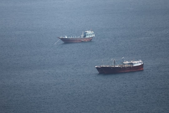 Giá dầu thô thế giới tăng vọt