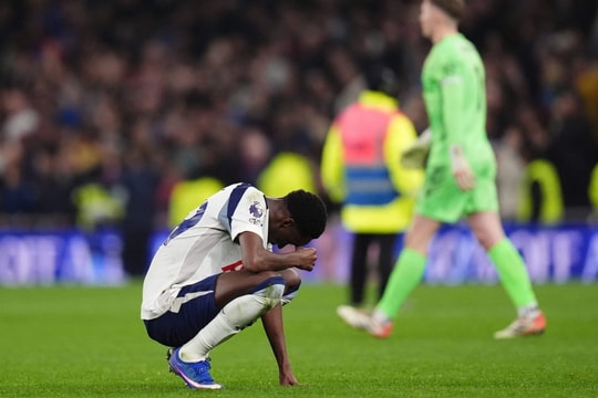 Tottenham chỉ hơn nhóm xuống hạng một điểm