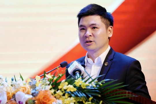 Con trai bầu Hiển cam kết phát triển bóng đá học đường