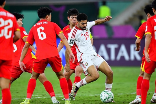 'Xuất ngoại trung vệ ngay nếu Việt Nam muốn dự World Cup'