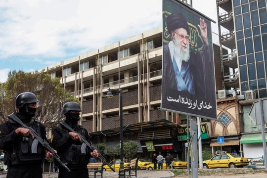 Iran ra lệnh bắn người hôi của trong chiến sự