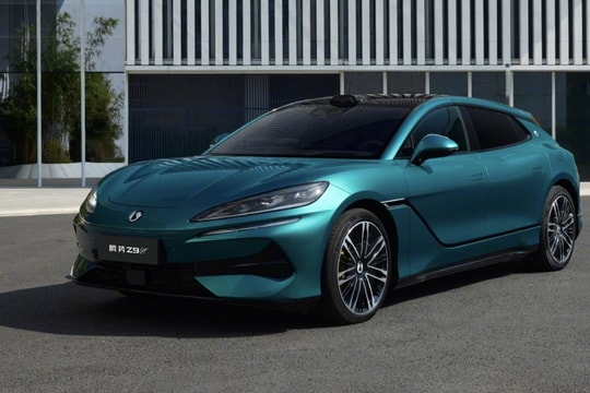 Xe điện Trung Quốc đi hơn 1.000 km, sạc đầy trong 9 phút