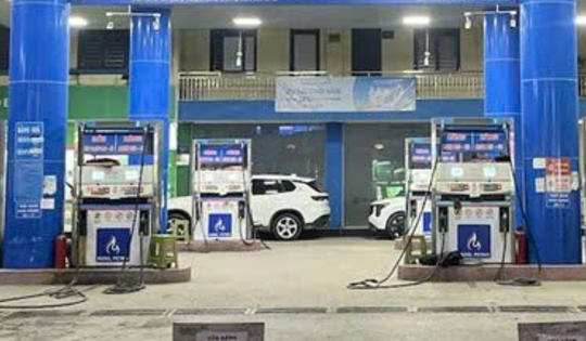 Một cửa hàng xăng dầu ở Hà Nội treo biển hết hàng, bất ngờ với lý do
