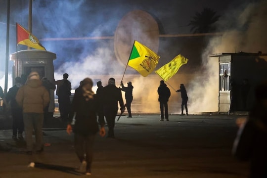 Đổ tỷ USD nuôi quân ủy nhiệm khắp Trung Đông, Iran vẫn lẻ loi chiến đấu