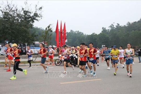Giải bán marathon 'Côn Sơn, Kiếp Bạc - Hành trình di sản thế giới'