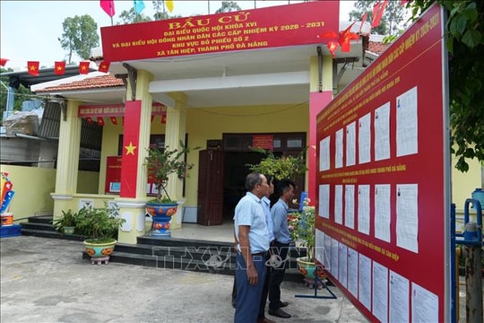 Cột mốc chủ quyền rực rỡ sắc cờ trước ngày hội lớn