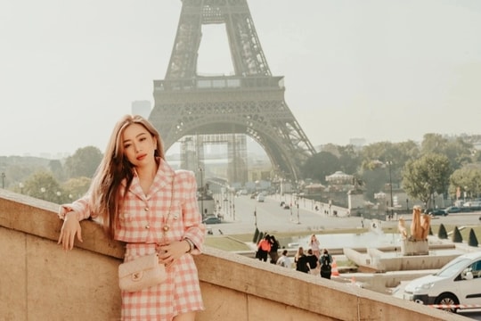 Vé máy bay đi châu Âu trên 100 triệu, khách Việt lao đao đổi lịch trình