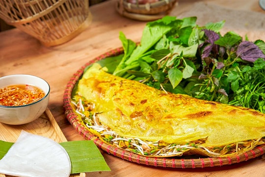 Michelin gợi ý cách thưởng thức bánh xèo Việt Nam