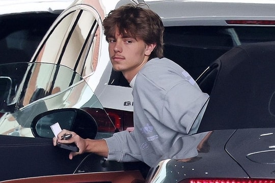 Con trai đến thăm Britney Spears sau khi cô bị bắt