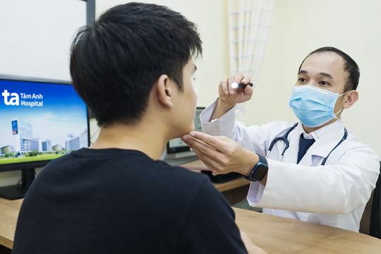 Vì sao cai thuốc lá vẫn ho, tức ngực?