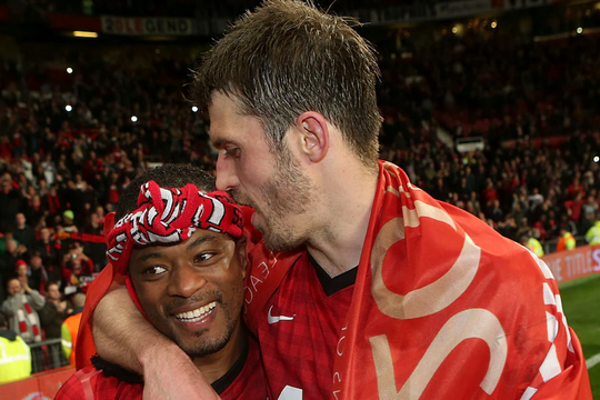 Evra chỉ trích ba huyền thoại Man Utd cố hủy hoại sự nghiệp Carrick