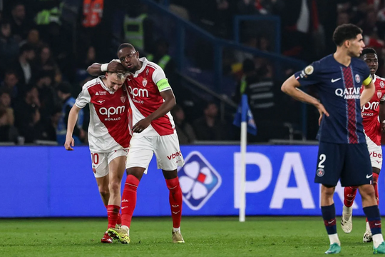 PSG thảm bại trước ngày đấu Chelsea