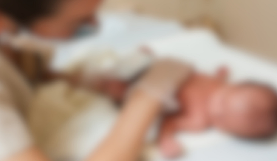 Bé trai 4 tháng tuổi tử vong sau khi tắm, bác sĩ cảnh báo 3 thói quen "cực độc" nhiều cha mẹ vẫn nghĩ là tốt