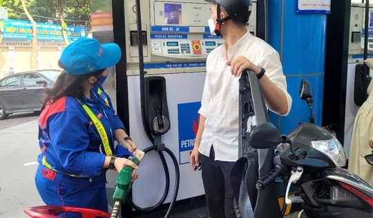 Chiều nay, giá xăng dầu tăng mạnh tới gần 8.500 đồng/lít, dầu diesel lên trên 30.000 đồng/lít