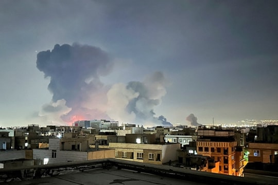 Iran tiếp tục không kích mục tiêu Mỹ ở khu vực sau tuyên bố ngừng tấn công