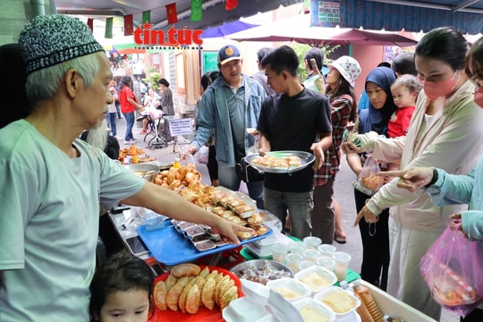Khám phá chợ ẩm thực Ramadan chỉ họp một tháng mỗi năm