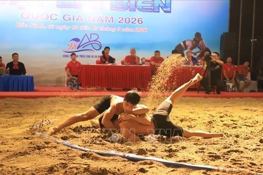 Gần 600 vận động viên tranh tài tại Giải Vô địch và vô địch trẻ Vật bãi biển quốc gia