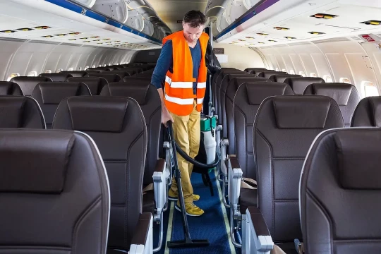 Hãng hàng không bị chỉ trích vì bỏ dọn vệ sinh để giảm chi phí