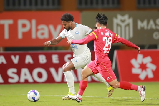 Xuân Son kém may trong chiến thắng của Nam Định