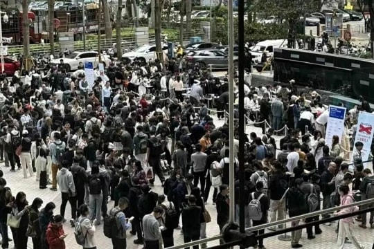 Người già Trung Quốc xếp hàng để được 'chỉ tận tay' về AI Agent