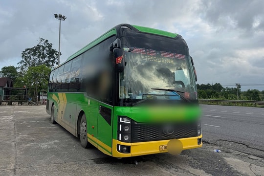 Xe khách chở quá 28 người, bị phạt gần 200 triệu đồng