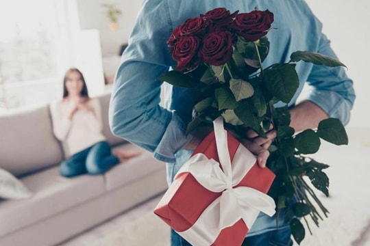 12 năm tôi không phải khổ sở mua quà 8/3 tặng vợ