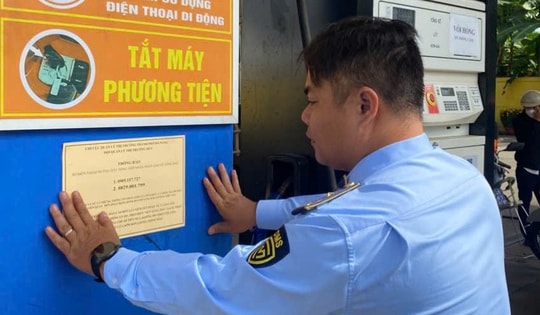 Đà Nẵng: Dán số điện thoại đường dây nóng tại toàn bộ cửa hàng xăng dầu
