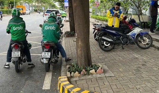 Giá xăng tăng mạnh, tài xế công nghệ ngại nhận cuốc ngắn