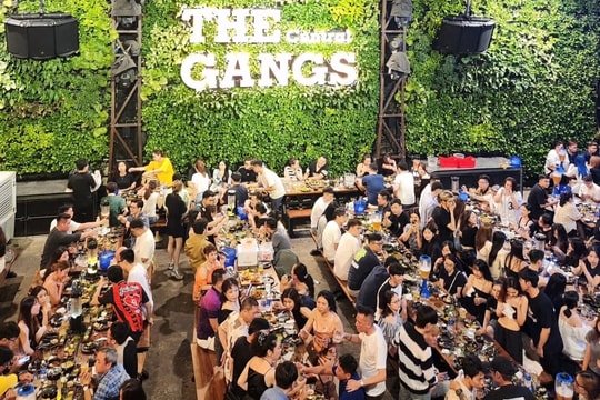 Quán nhậu TP.HCM giữ cọc của khách kẹt ở Dubai: Luật sư nói gì?